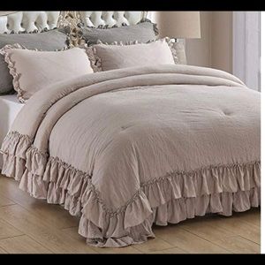 3 piece taupe Queen bedspread